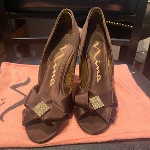 Nina Bridal, dress shoes. Chocolate brown with embellishment. Size 6.5